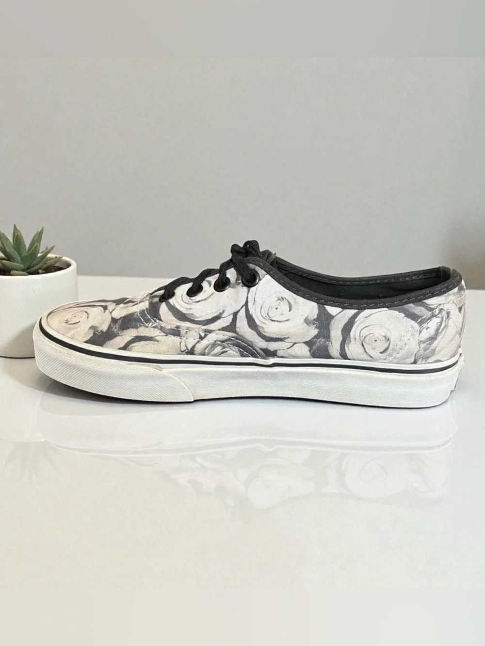 VANS Authentic Digi Roses Lace-Up Shoes. Size 6.5